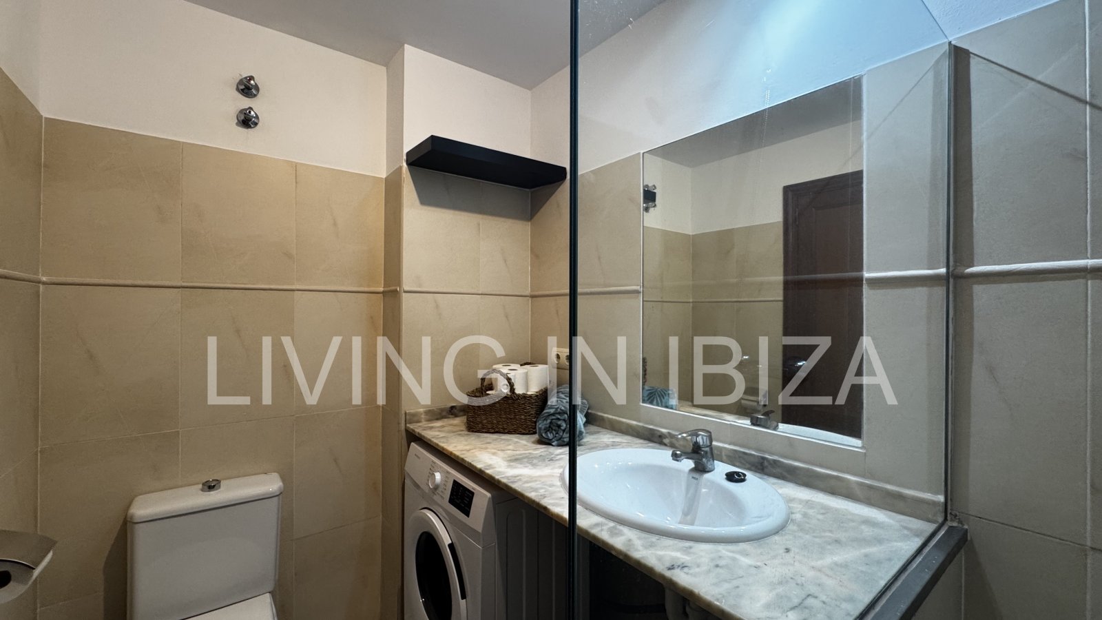 Ideal for teachers. TEMPORARY rental. from 5 to 10 months: bright attic in Sargamassa, Santa Eulalia del Río -Ibiza-. Near the beach of Cala Pada.