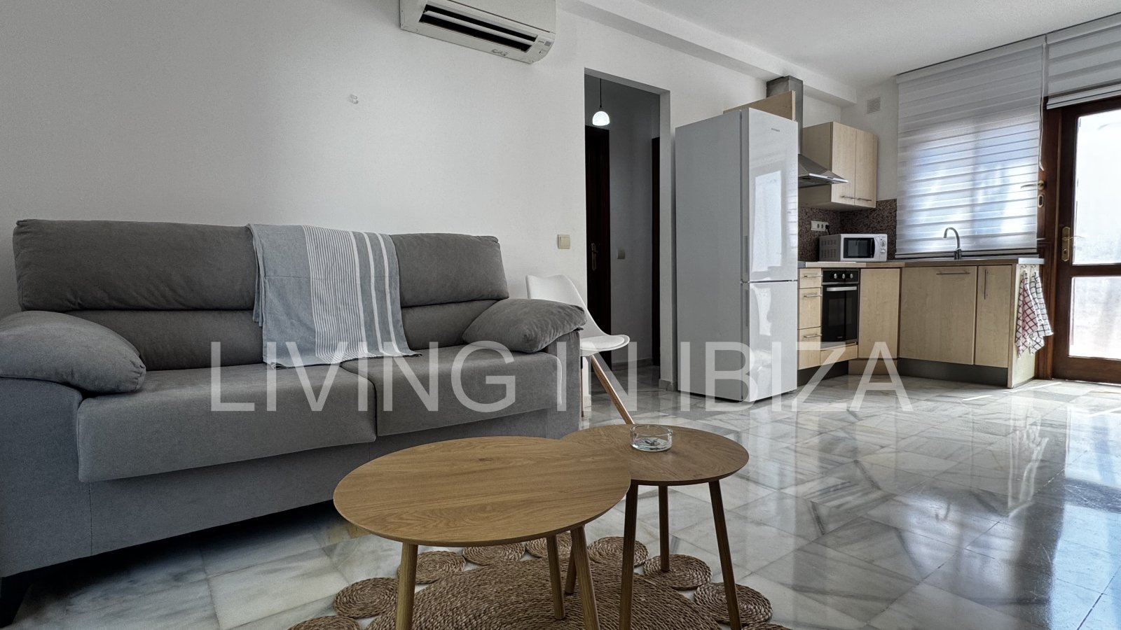 Ideal for teachers. TEMPORARY rental. from 5 to 10 months: bright attic in Sargamassa, Santa Eulalia del Río -Ibiza-. Near the beach of Cala Pada.