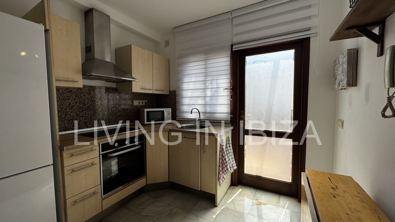 Ideal for teachers. TEMPORARY rental. from 5 to 10 months: bright attic in Sargamassa, Santa Eulalia del Río -Ibiza-. Near the beach of Cala Pada.