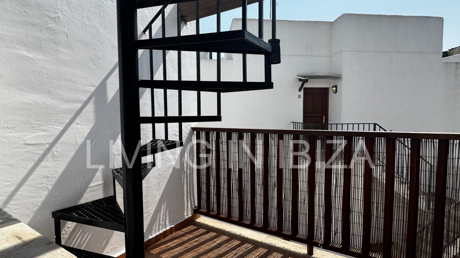 Ideal for teachers. TEMPORARY rental. from 5 to 10 months: bright attic in Sargamassa, Santa Eulalia del Río -Ibiza-. Near the beach of Cala Pada.