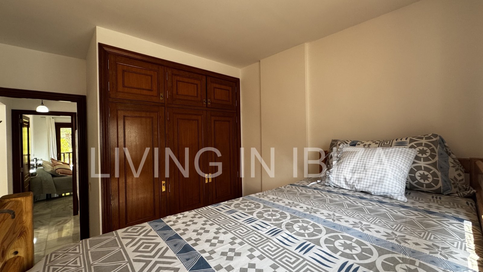 Ideal for teachers. TEMPORARY rental. from 5 to 10 months: bright attic in Sargamassa, Santa Eulalia del Río -Ibiza-. Near the beach of Cala Pada.