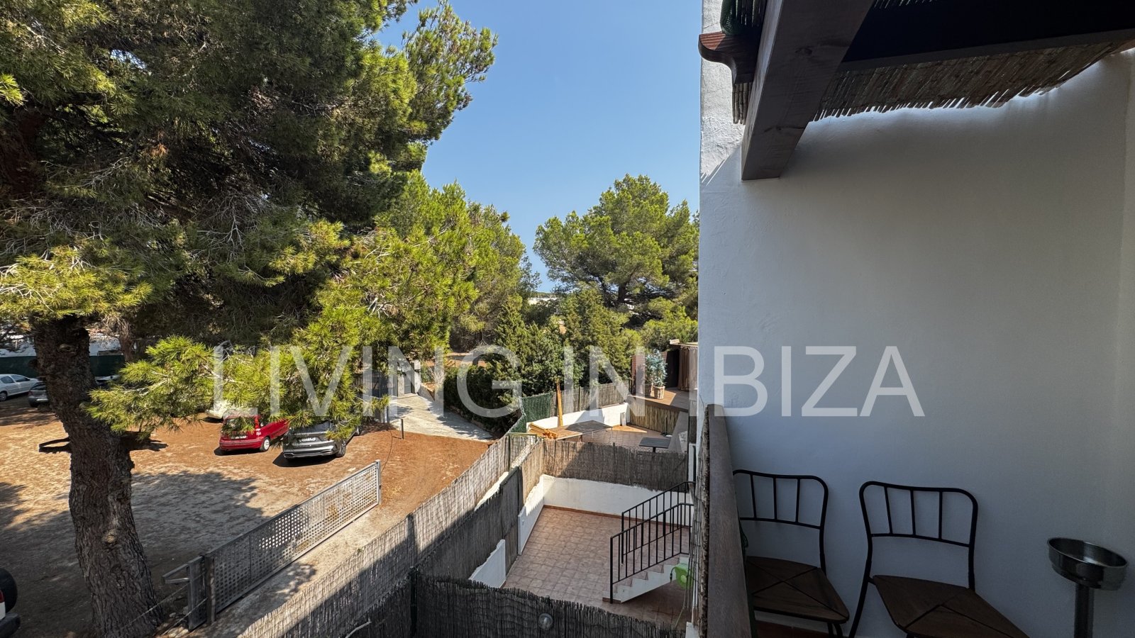 Ideal for teachers. TEMPORARY rental. from 5 to 10 months: bright attic in Sargamassa, Santa Eulalia del Río -Ibiza-. Near the beach of Cala Pada.