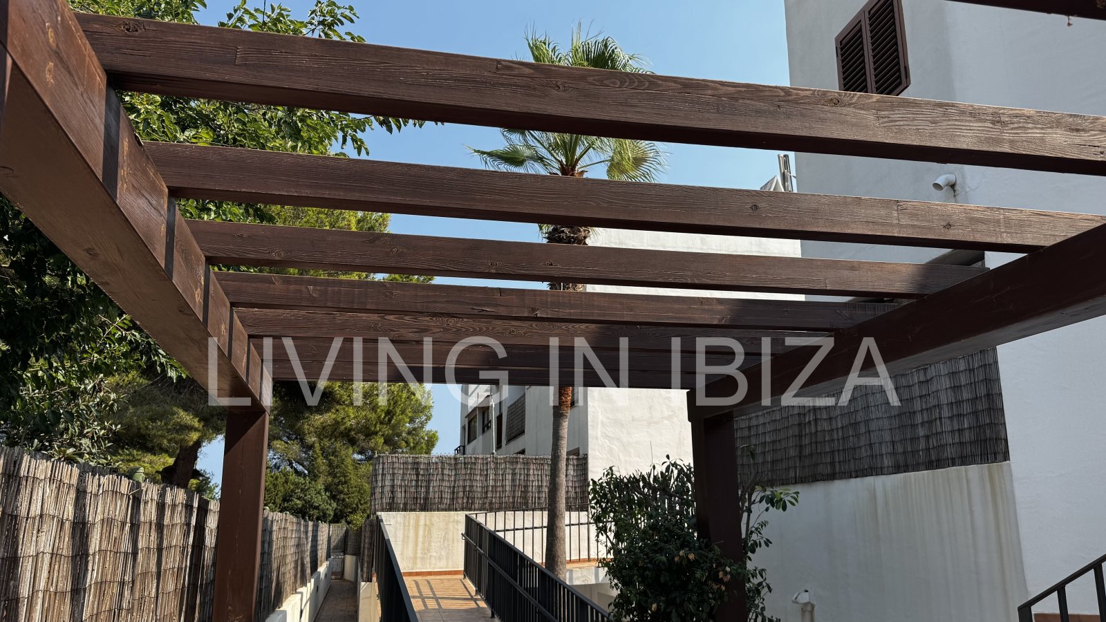 Ideal for teachers. TEMPORARY rental. from 5 to 10 months: bright attic in Sargamassa, Santa Eulalia del Río -Ibiza-. Near the beach of Cala Pada.