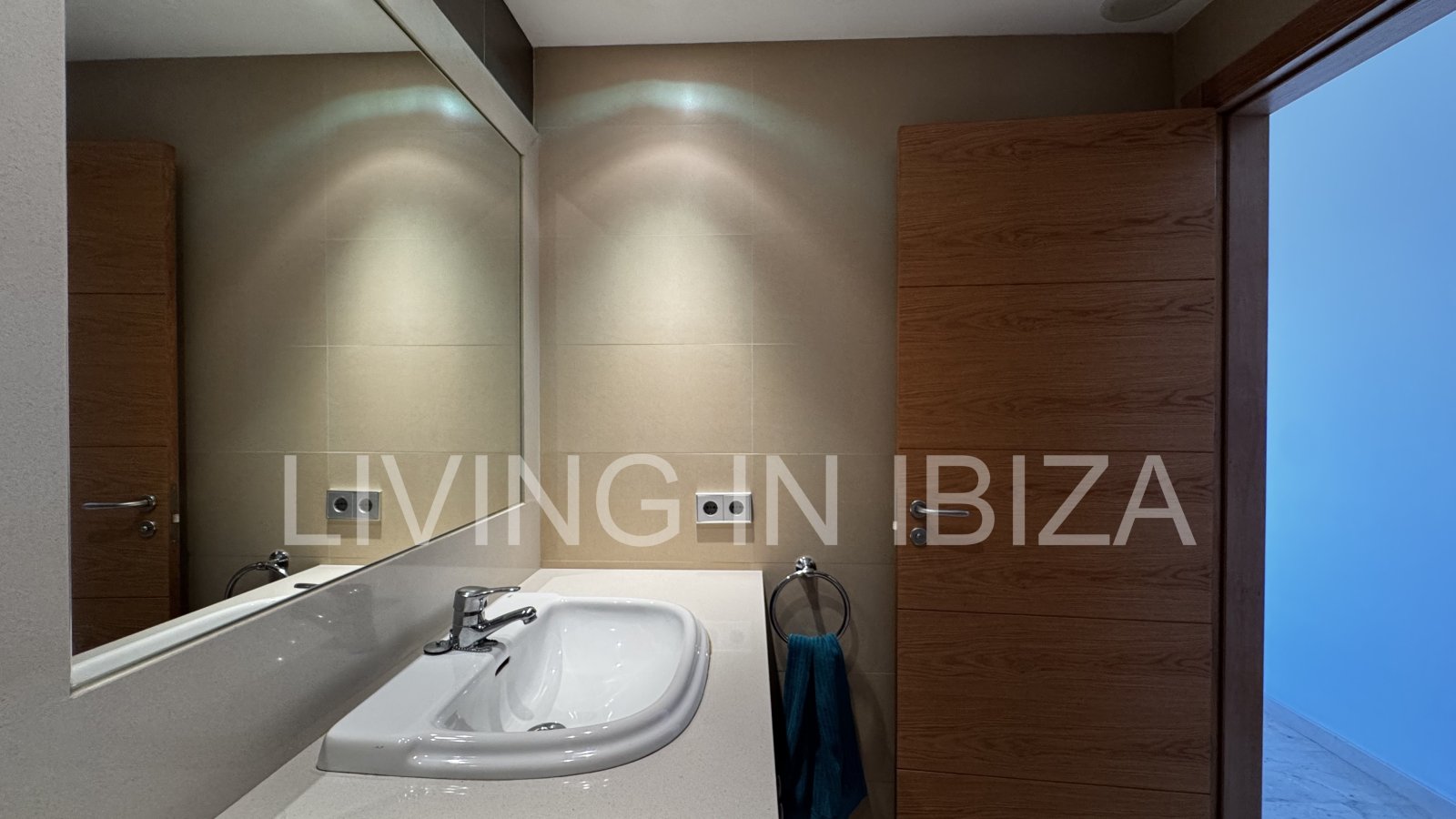 Short term rental. Apartment in Santa Eulalia, Ibiza. Very bright and located in a privileged and sought after area of the Ibiza island