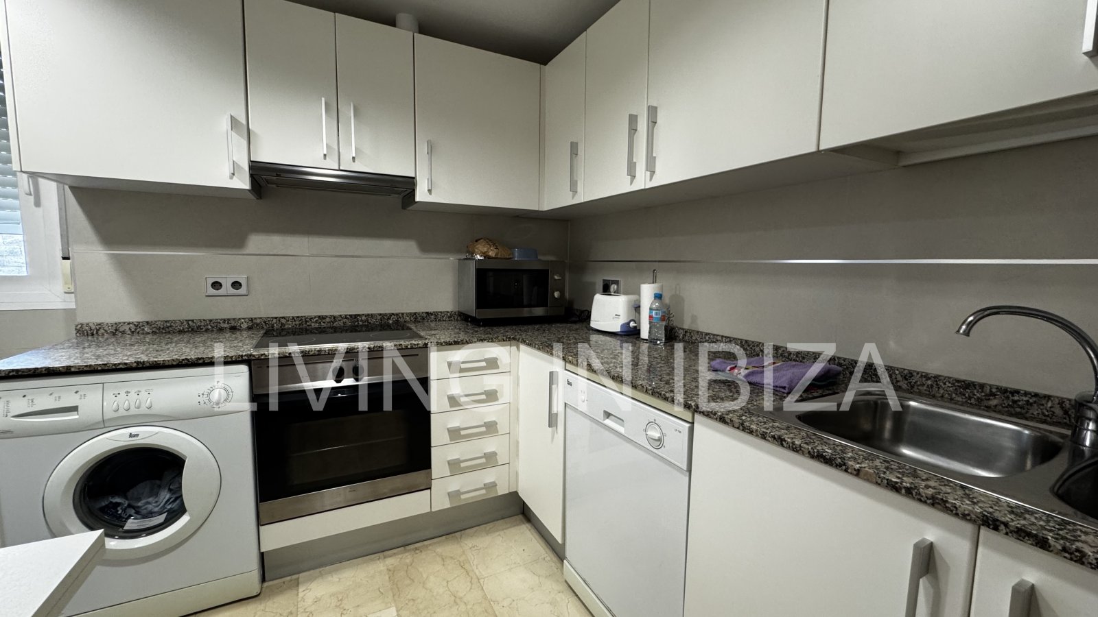 Short term rental. Apartment in Santa Eulalia, Ibiza. Very bright and located in a privileged and sought after area of the Ibiza island