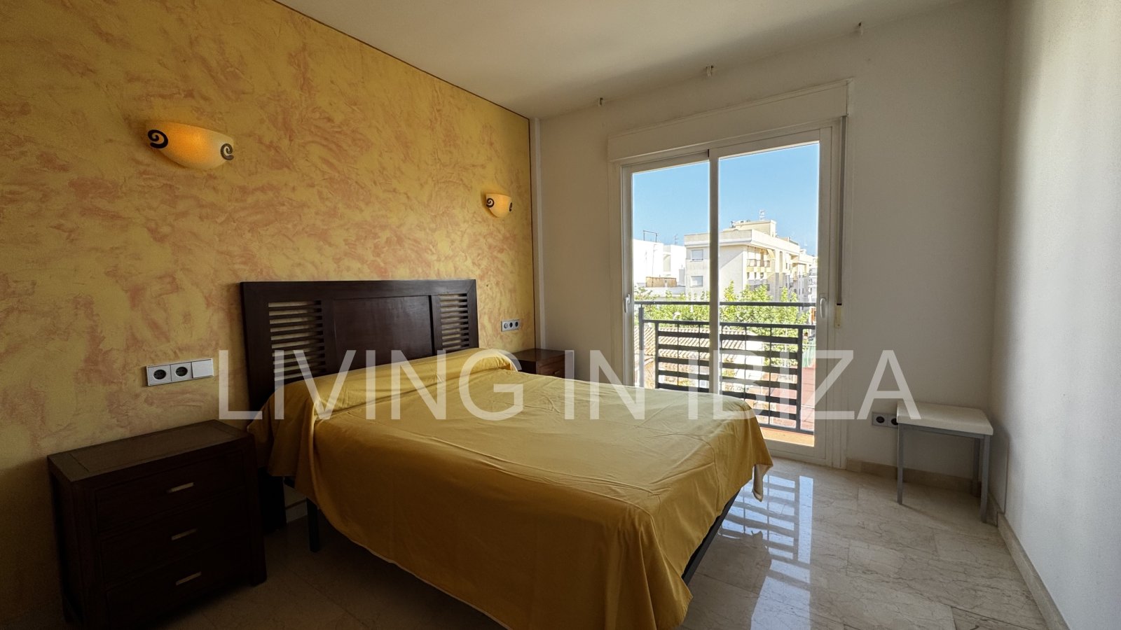 Short term rental. Apartment in Santa Eulalia, Ibiza. Very bright and located in a privileged and sought after area of the Ibiza island