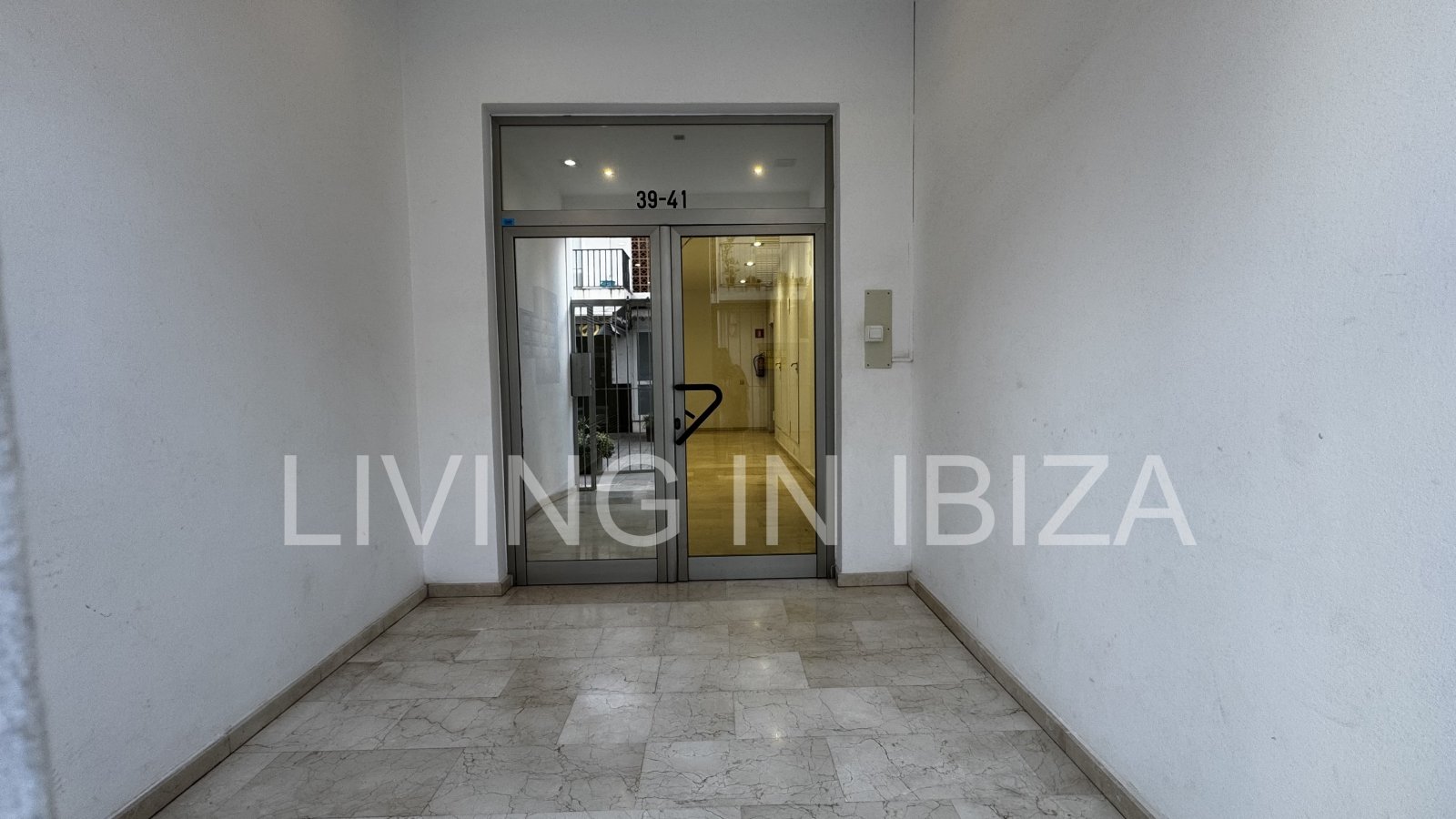 Short term rental. Apartment in Santa Eulalia, Ibiza. Very bright and located in a privileged and sought after area of the Ibiza island