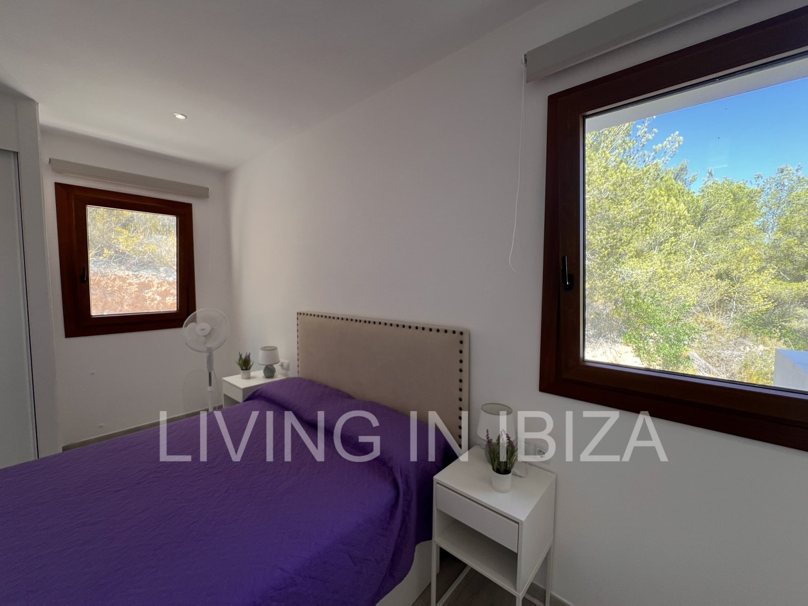 For rent: Detached house in San Vicente, Ibiza. Approximately 140 m² on a plot of about 1,000 m². No neighbours nearby.