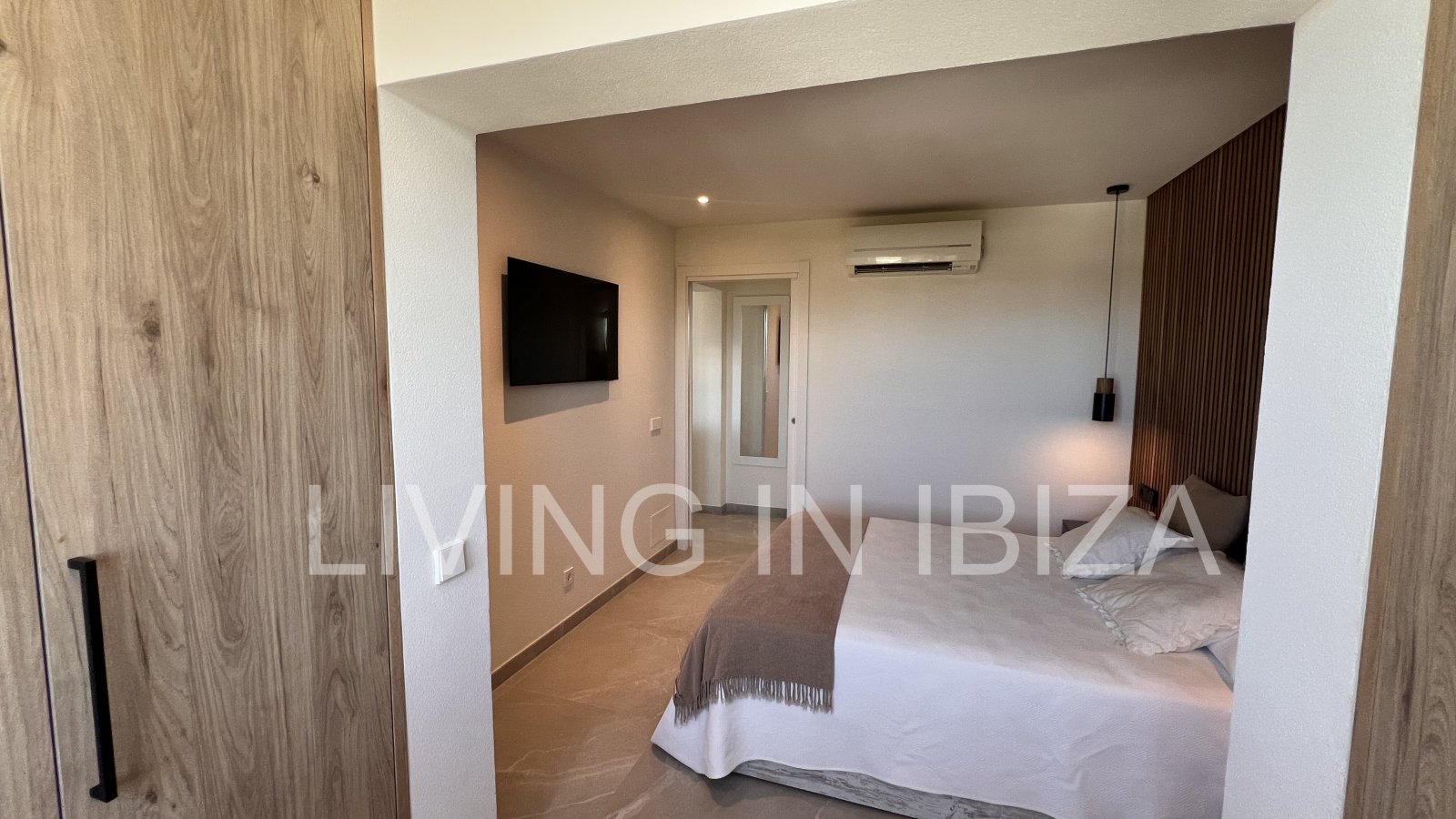 Penthouse for sale on the island of Ibiza. Elegant property with spectacular sea views.