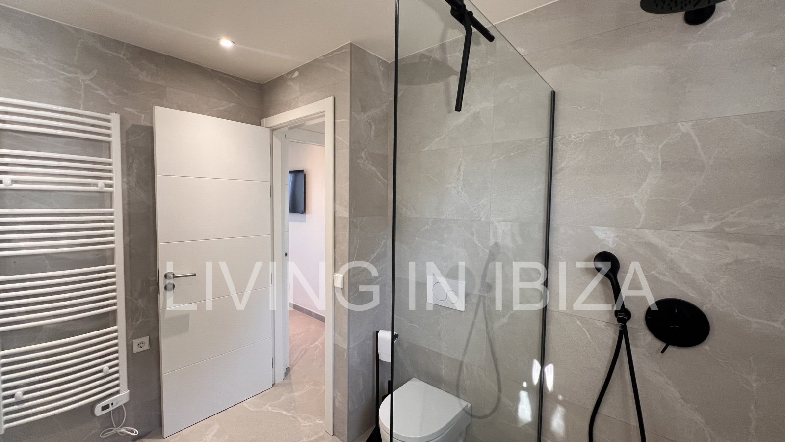 Penthouse for sale on the island of Ibiza. Elegant property with spectacular sea views.