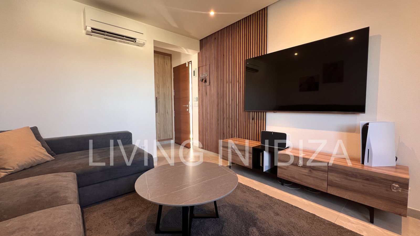 Penthouse for sale on the island of Ibiza. Elegant property with spectacular sea views.