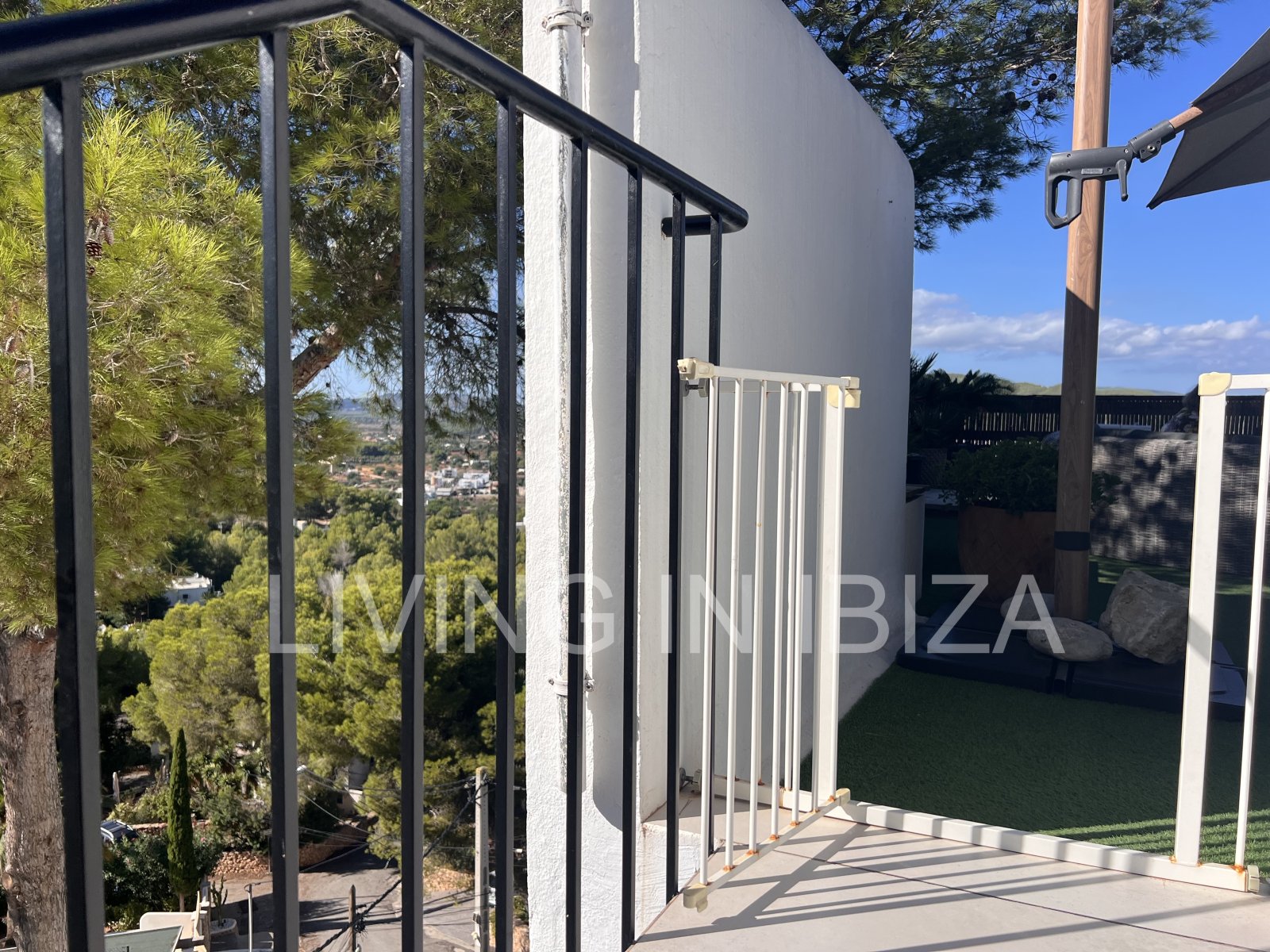 Penthouse for sale on the island of Ibiza. Elegant property with spectacular sea views.