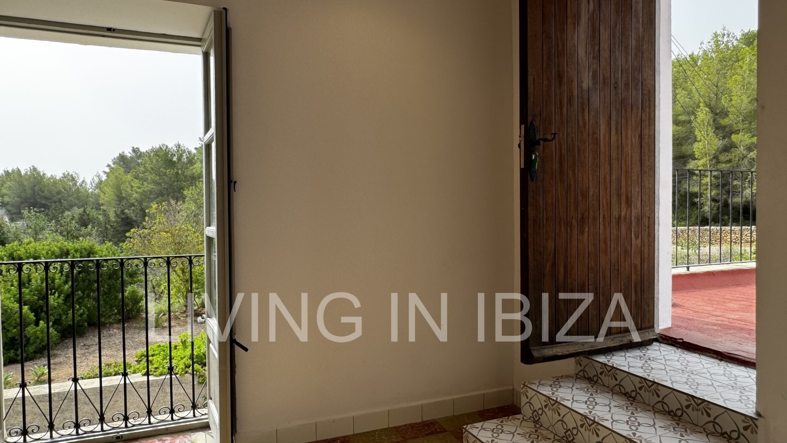 ANNUAL RENT. Yearly rent. First floor house in the countryside, with access by external stairs, in the area of Cala Pada, in Santa Eulalia del Río (Ib