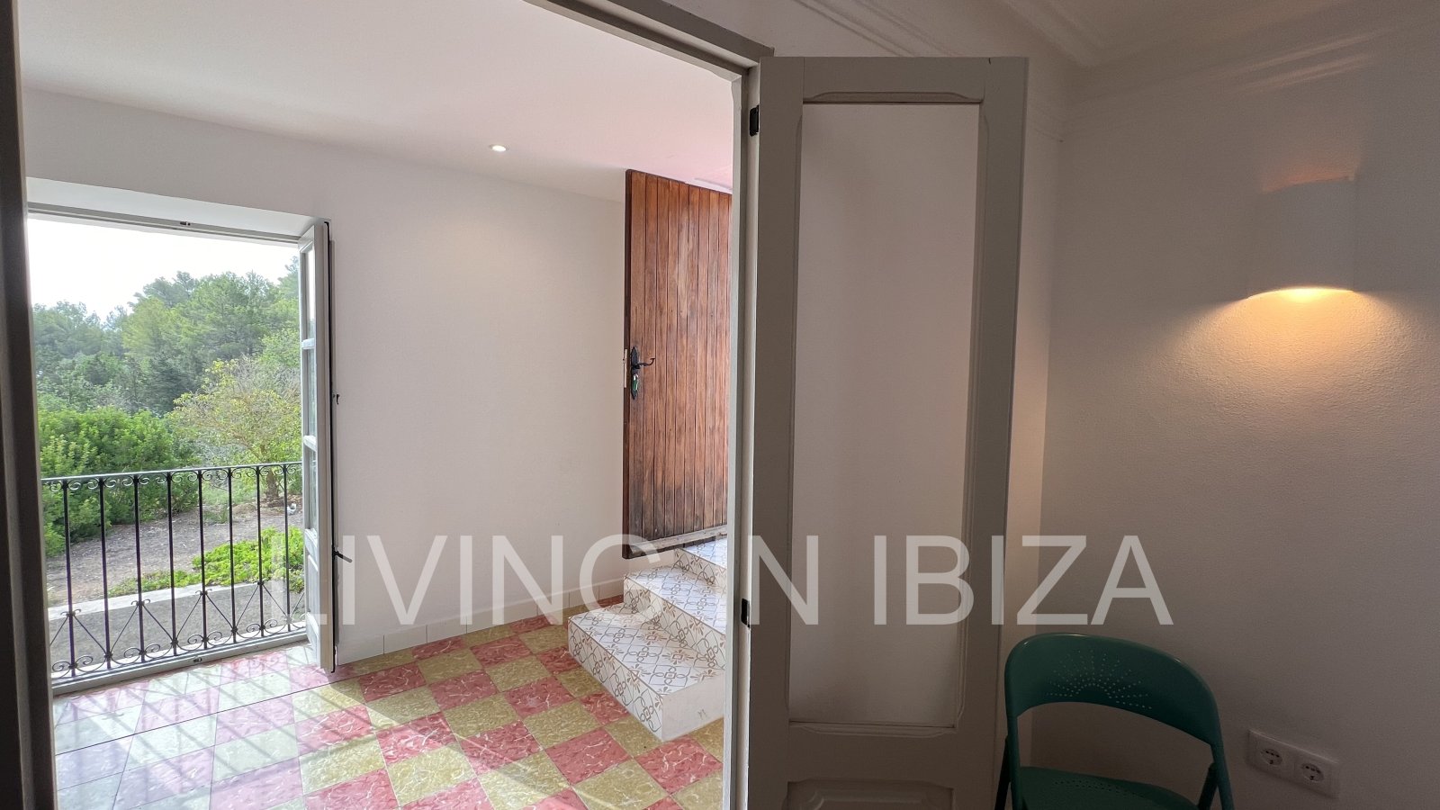 ANNUAL RENT. Yearly rent. First floor house in the countryside, with access by external stairs, in the area of Cala Pada, in Santa Eulalia del Río (Ib