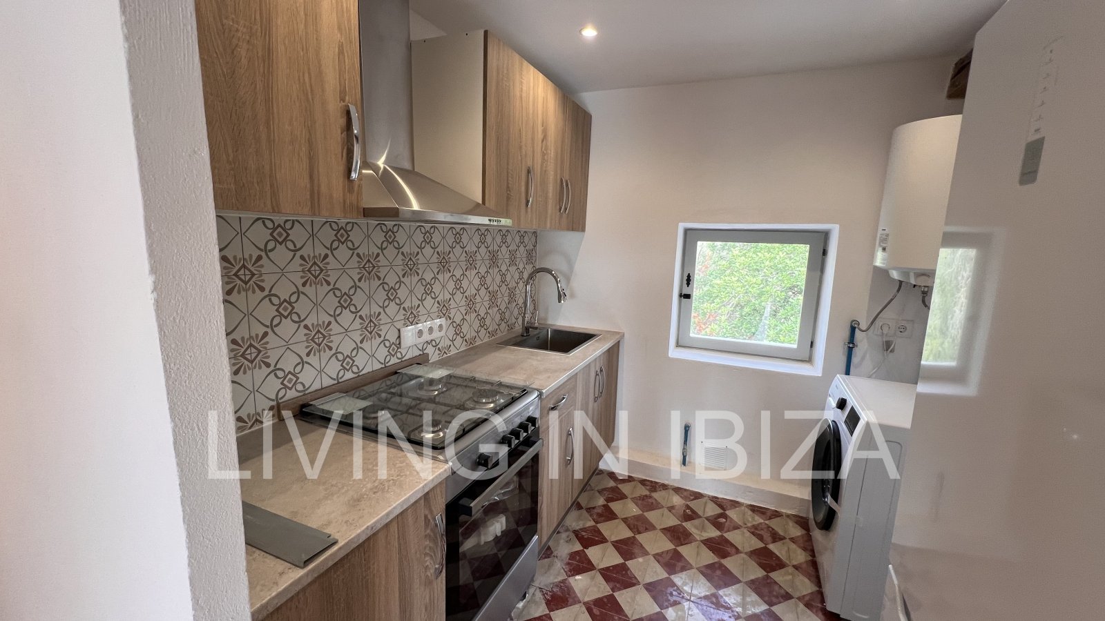 ANNUAL RENT. Yearly rent. First floor house in the countryside, with access by external stairs, in the area of Cala Pada, in Santa Eulalia del Río (Ib