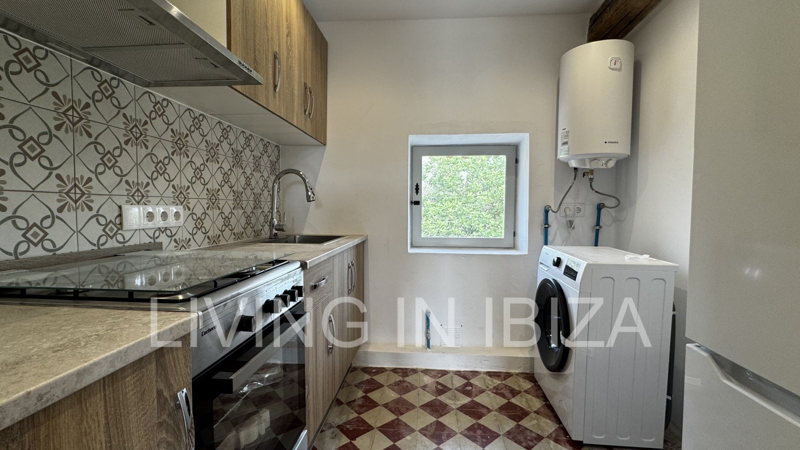 ANNUAL RENT. Yearly rent. First floor house in the countryside, with access by external stairs, in the area of Cala Pada, in Santa Eulalia del Río (Ib