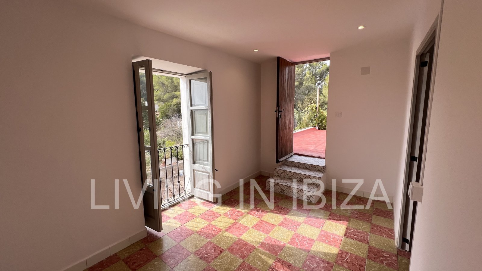 ANNUAL RENT. Yearly rent. First floor house in the countryside, with access by external stairs, in the area of Cala Pada, in Santa Eulalia del Río (Ib