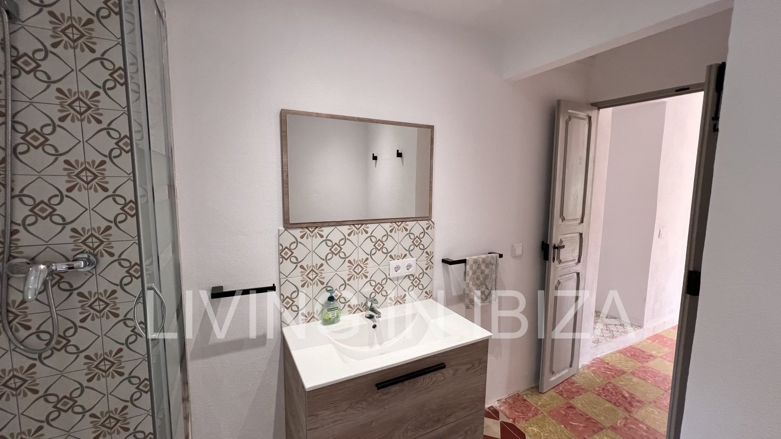 ANNUAL RENT. Yearly rent. First floor house in the countryside, with access by external stairs, in the area of Cala Pada, in Santa Eulalia del Río (Ib