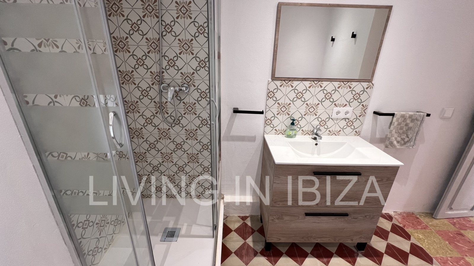 ANNUAL RENT. Yearly rent. First floor house in the countryside, with access by external stairs, in the area of Cala Pada, in Santa Eulalia del Río (Ib