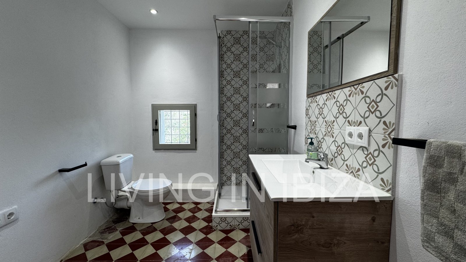 ANNUAL RENT. Yearly rent. First floor house in the countryside, with access by external stairs, in the area of Cala Pada, in Santa Eulalia del Río (Ib