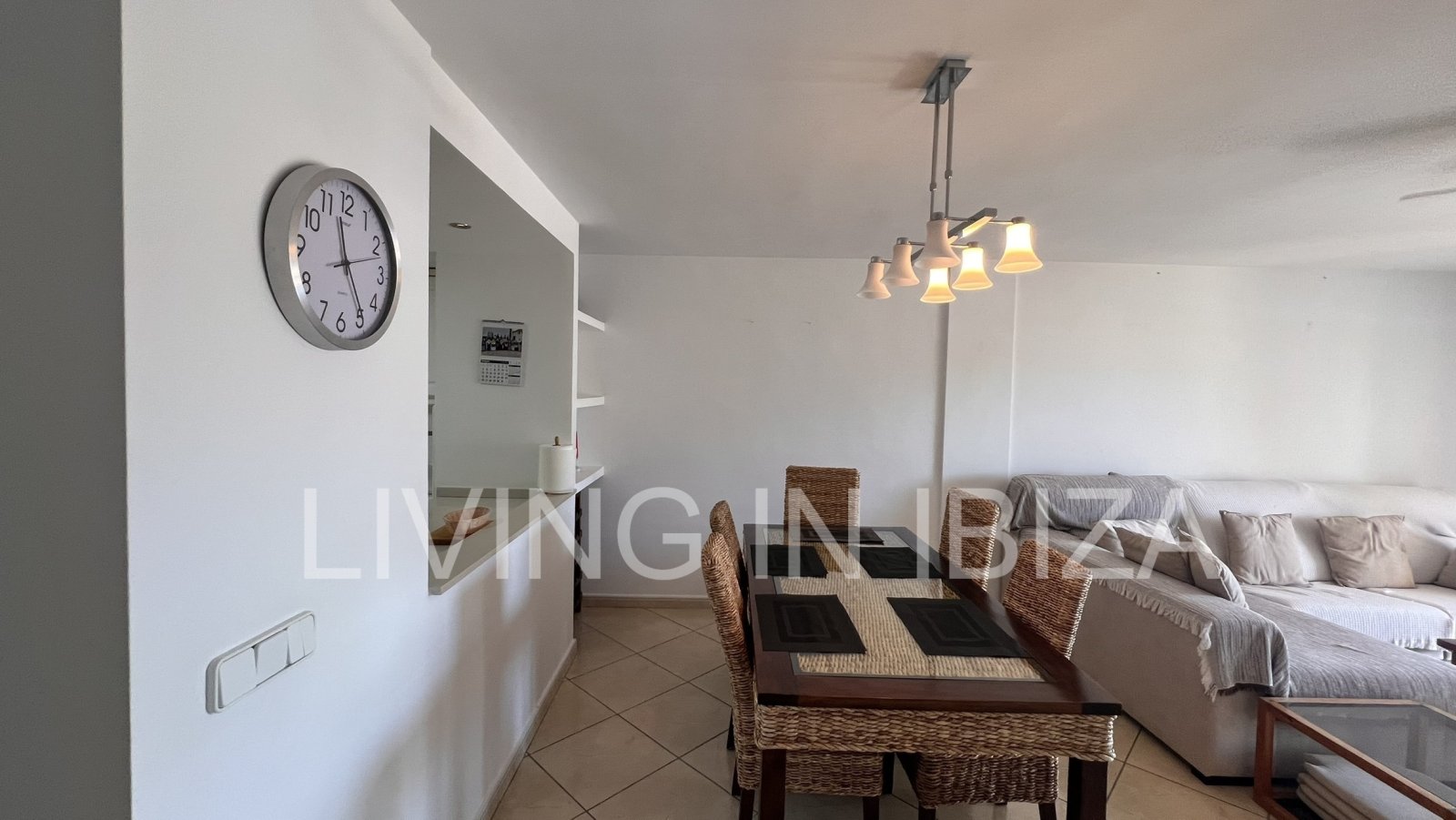 Annual rent / Long term contract - Very spacious, beautiful and cozy apartment in Santa Eulalia del Río, Ibiza. With community pool and garden.
