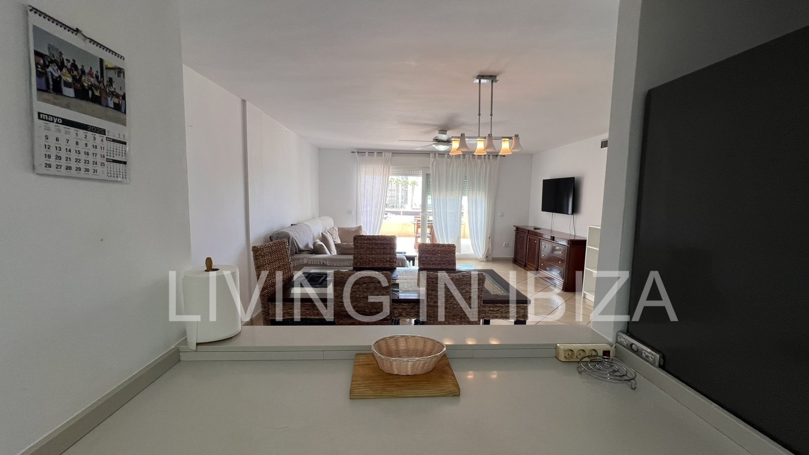 Annual rent / Long term contract - Very spacious, beautiful and cozy apartment in Santa Eulalia del Río, Ibiza. With community pool and garden.