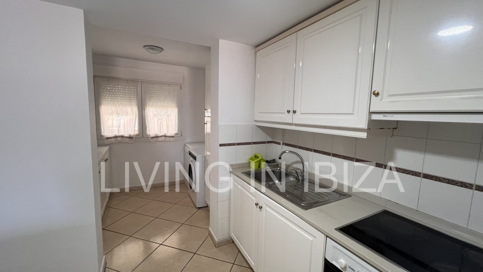 Annual rent / Long term contract - Very spacious, beautiful and cozy apartment in Santa Eulalia del Río, Ibiza. With community pool and garden.