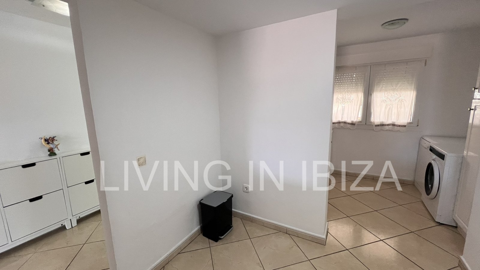 Annual rent / Long term contract - Very spacious, beautiful and cozy apartment in Santa Eulalia del Río, Ibiza. With community pool and garden.