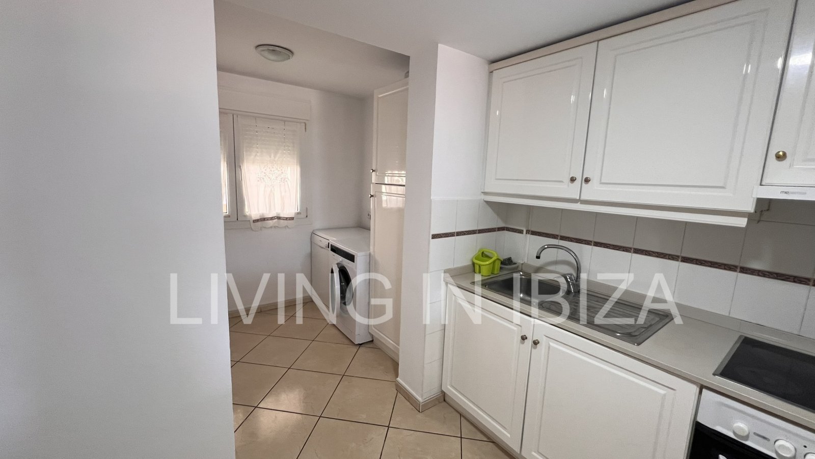 Annual rent / Long term contract - Very spacious, beautiful and cozy apartment in Santa Eulalia del Río, Ibiza. With community pool and garden.