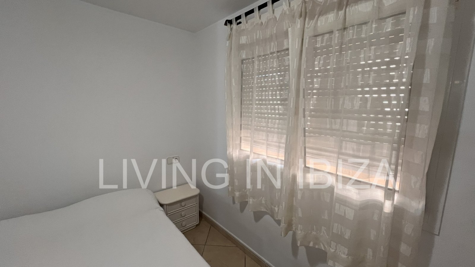 Annual rent / Long term contract - Very spacious, beautiful and cozy apartment in Santa Eulalia del Río, Ibiza. With community pool and garden.