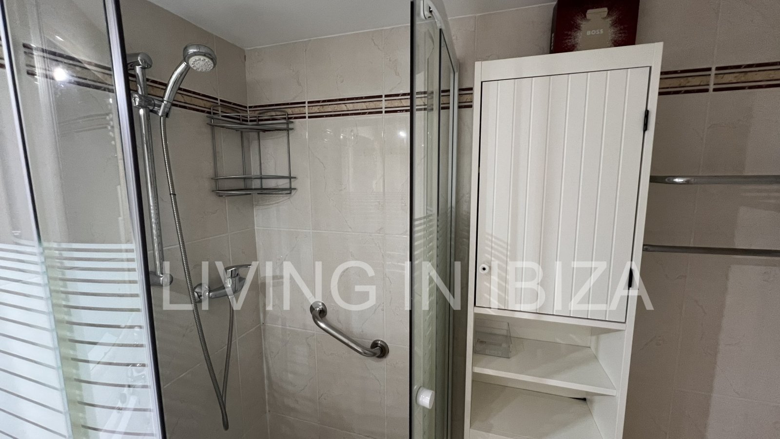 Annual rent / Long term contract - Very spacious, beautiful and cozy apartment in Santa Eulalia del Río, Ibiza. With community pool and garden.