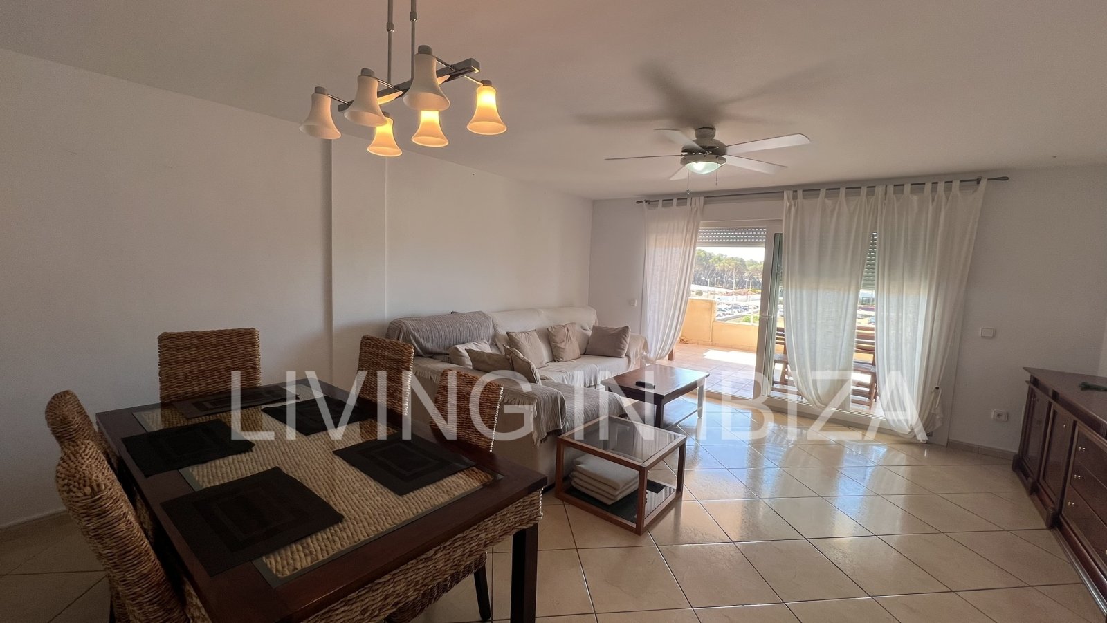 Annual rent / Long term contract - Very spacious, beautiful and cozy apartment in Santa Eulalia del Río, Ibiza. With community pool and garden.