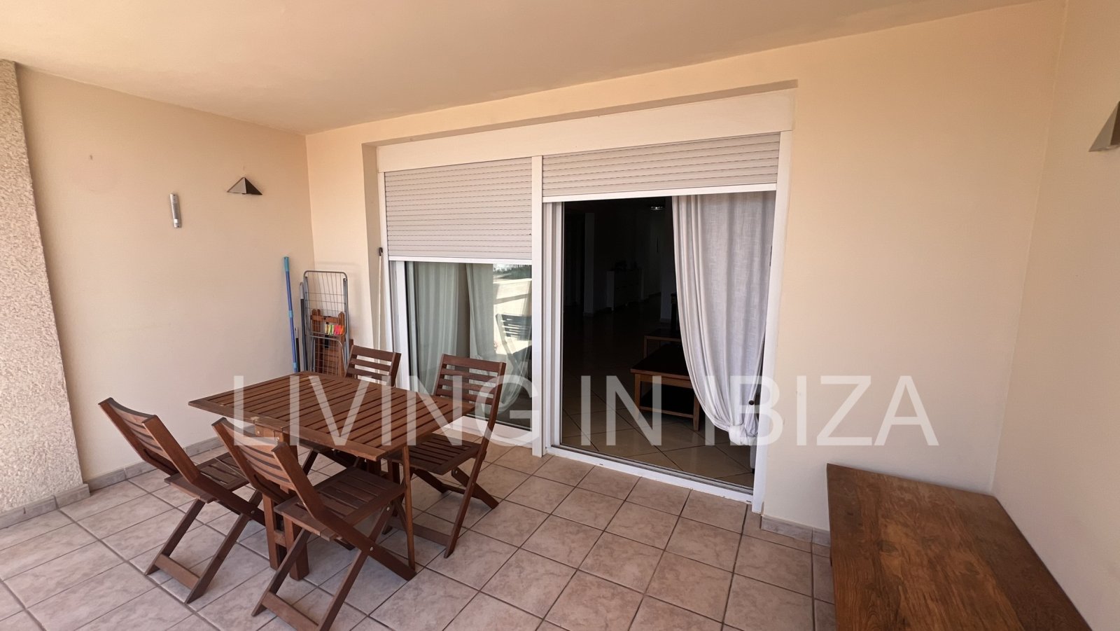 Annual rent / Long term contract - Very spacious, beautiful and cozy apartment in Santa Eulalia del Río, Ibiza. With community pool and garden.