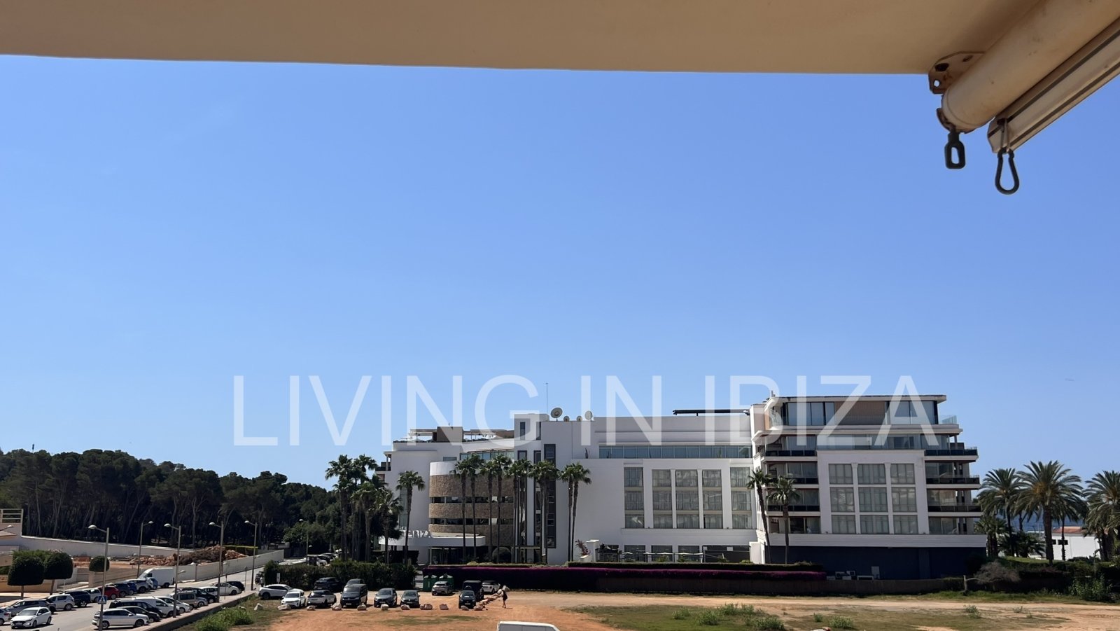 Annual rent / Long term contract - Very spacious, beautiful and cozy apartment in Santa Eulalia del Río, Ibiza. With community pool and garden.