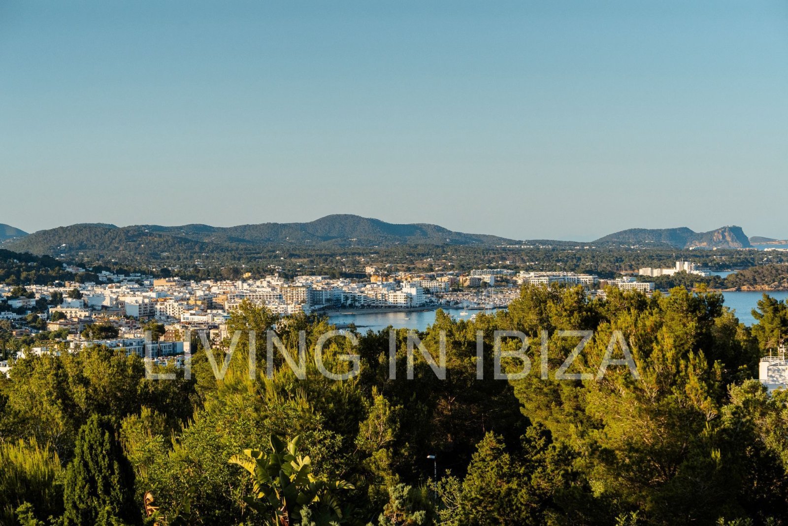 Annual rent. This spectacular house is available to rent in the peaceful residential a in a residential area in Siesta, Santa Eulalia del Río, Ibiza.