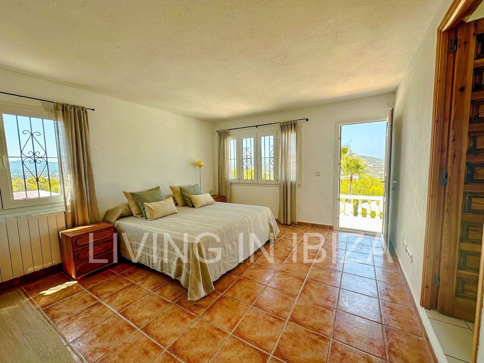 Annual rent. This spectacular house is available to rent in the peaceful residential a in a residential area in Siesta, Santa Eulalia del Río, Ibiza.