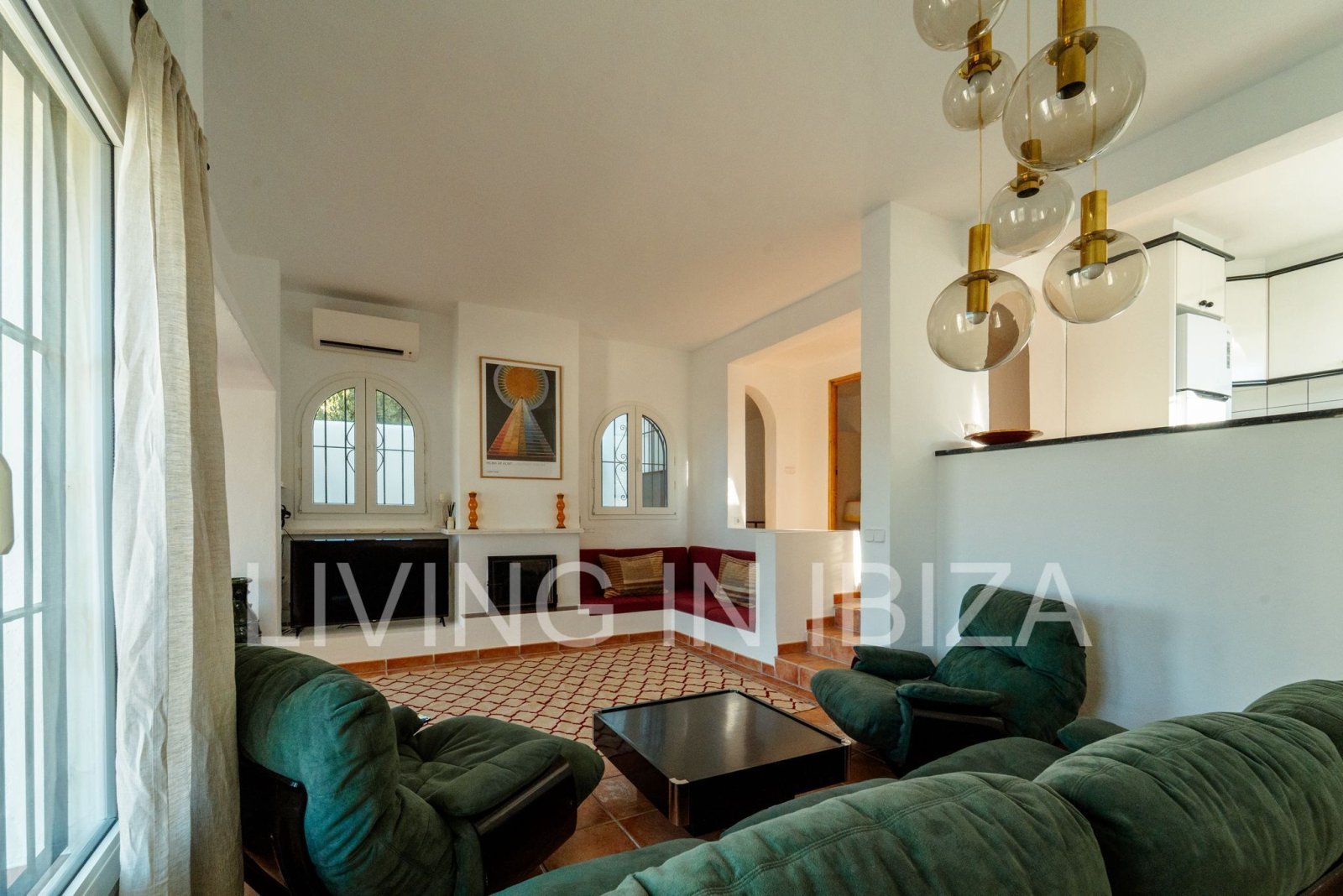 Annual rent. This spectacular house is available to rent in the peaceful residential a in a residential area in Siesta, Santa Eulalia del Río, Ibiza.