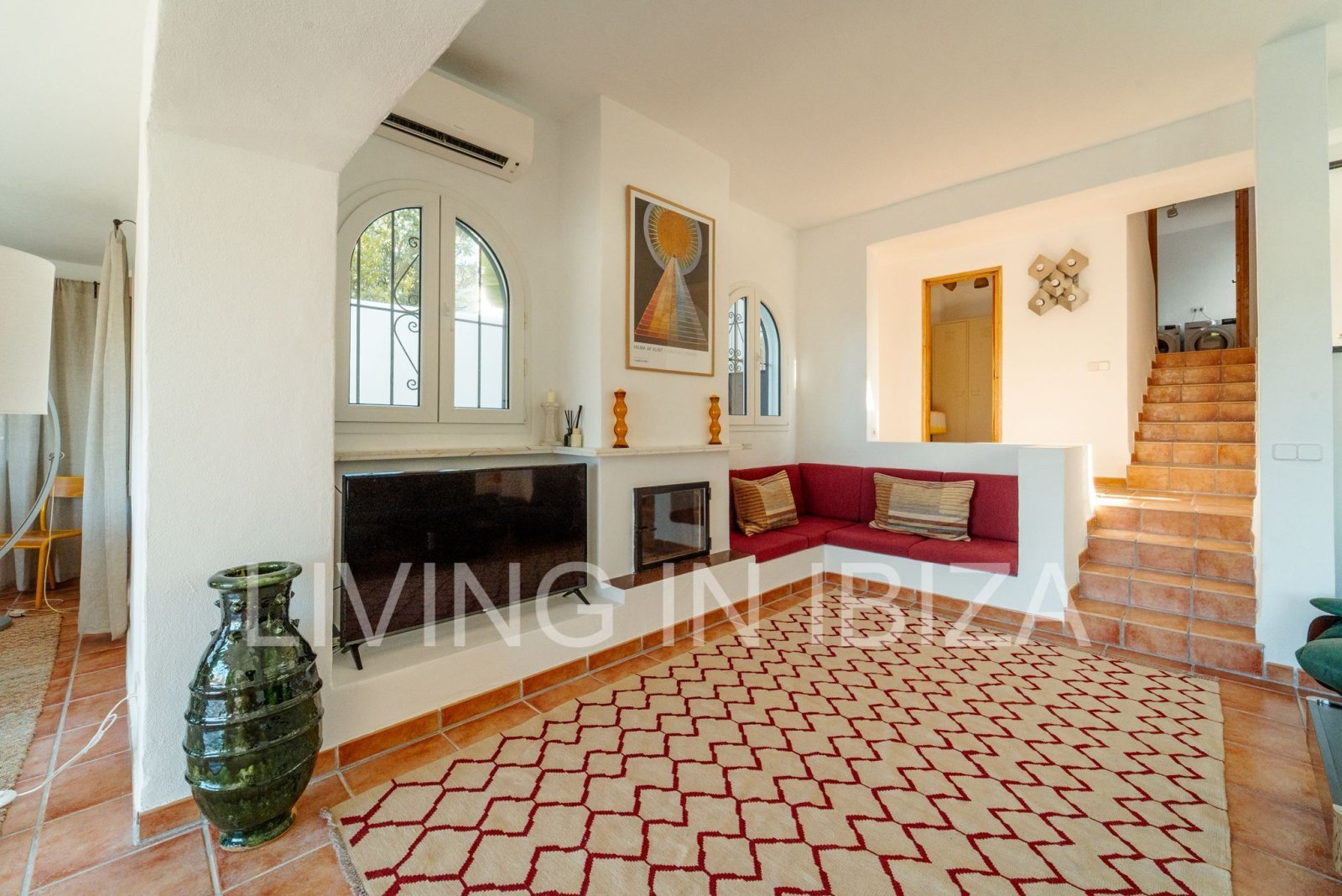 Annual rent. This spectacular house is available to rent in the peaceful residential a in a residential area in Siesta, Santa Eulalia del Río, Ibiza.