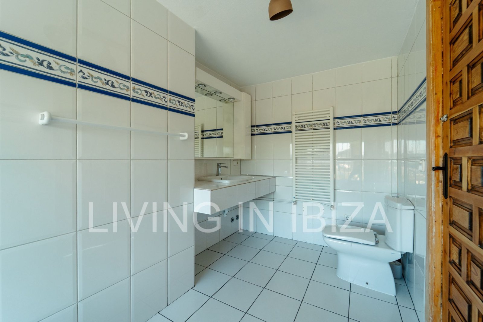 Annual rent. This spectacular house is available to rent in the peaceful residential a in a residential area in Siesta, Santa Eulalia del Río, Ibiza.