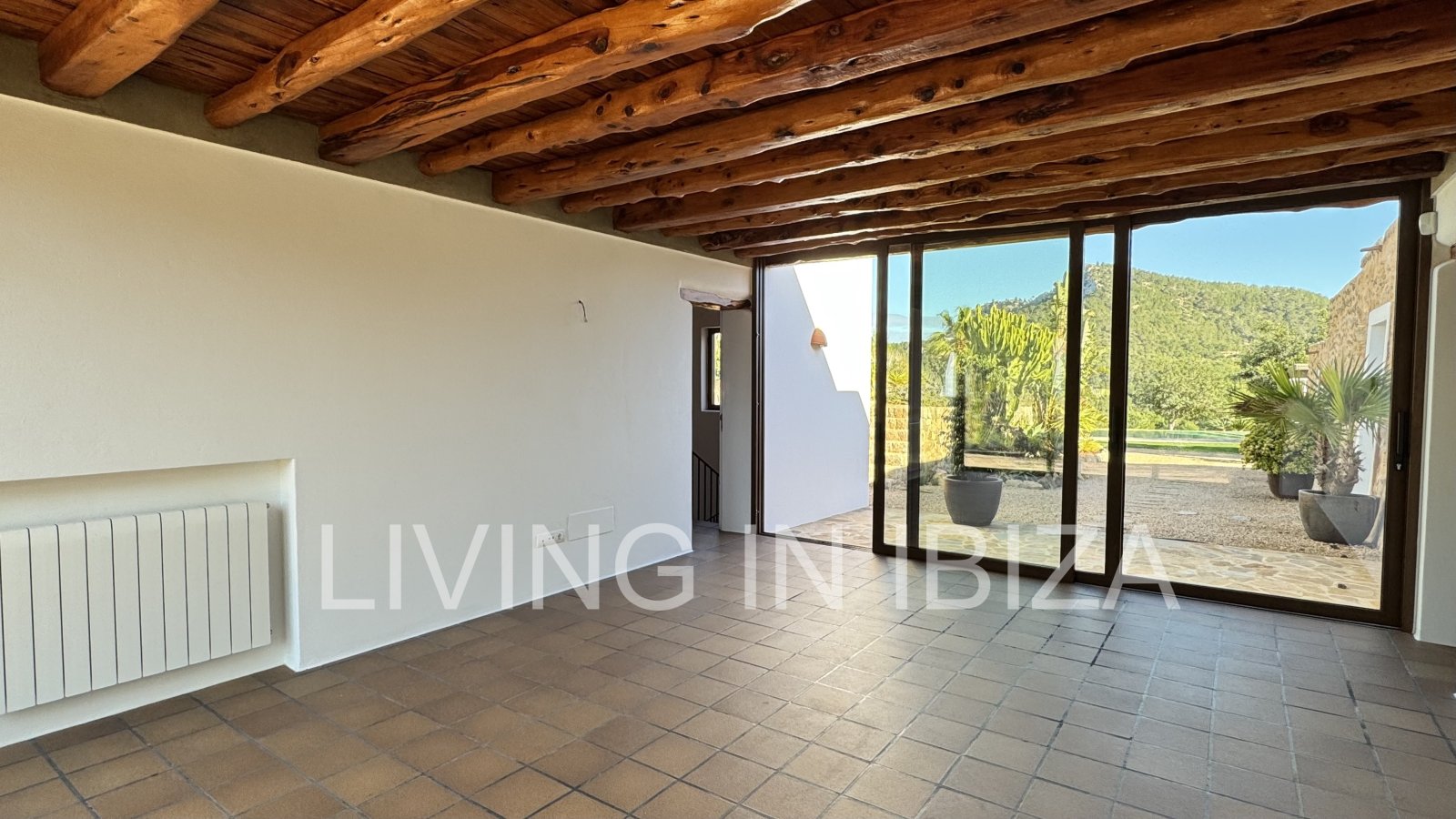 Exclusive, renovated antique ibizencan finca with saline swimming pool, central heating, isolated location, San Juan, Ibiza for long term rental