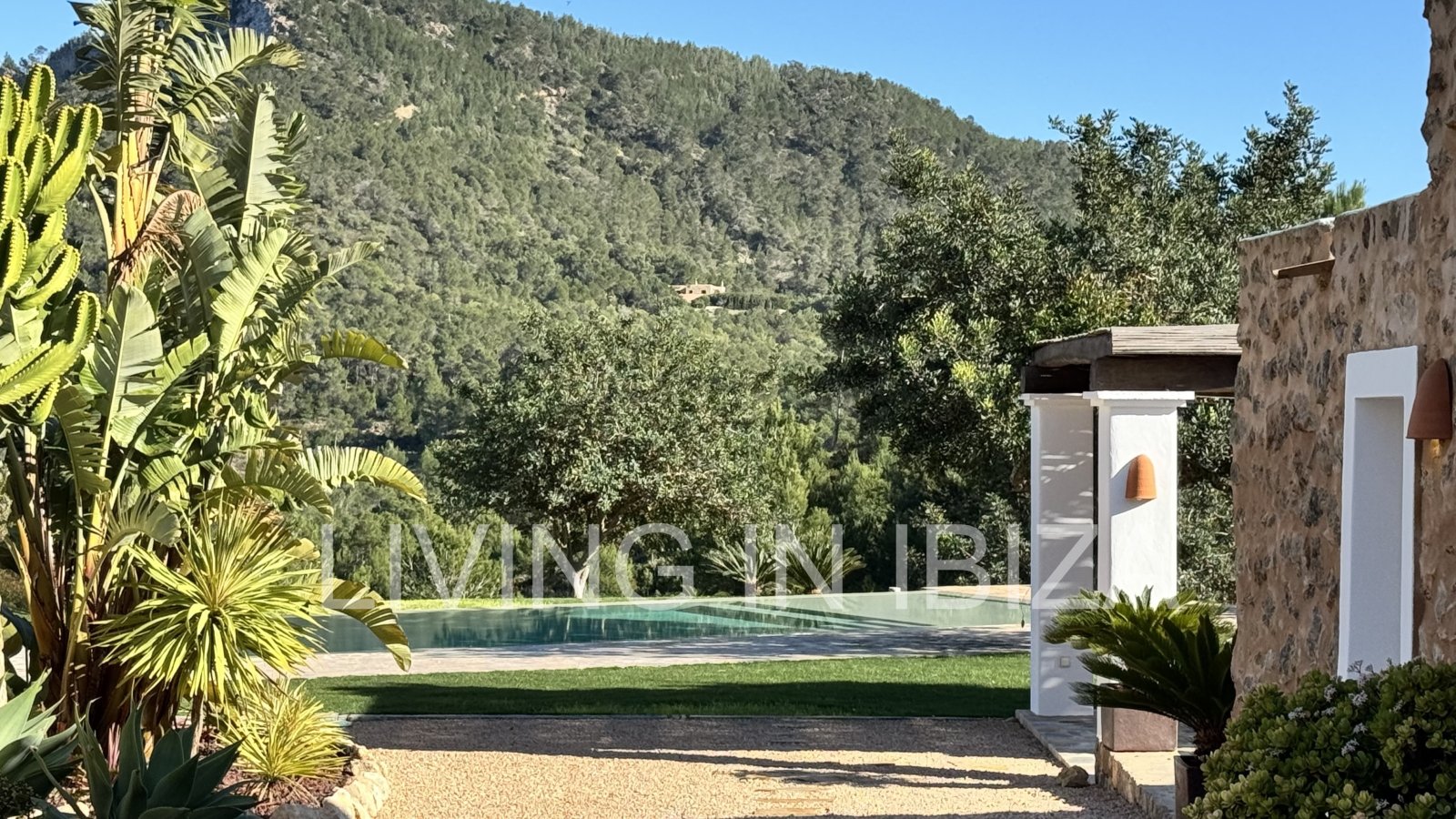 Exclusive, renovated antique ibizencan finca with saline swimming pool, central heating, isolated location, San Juan, Ibiza for long term rental