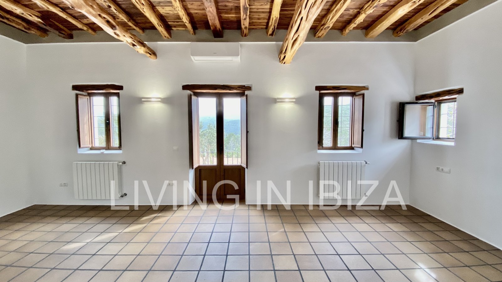 Exclusive, renovated antique ibizencan finca with saline swimming pool, central heating, isolated location, San Juan, Ibiza for long term rental