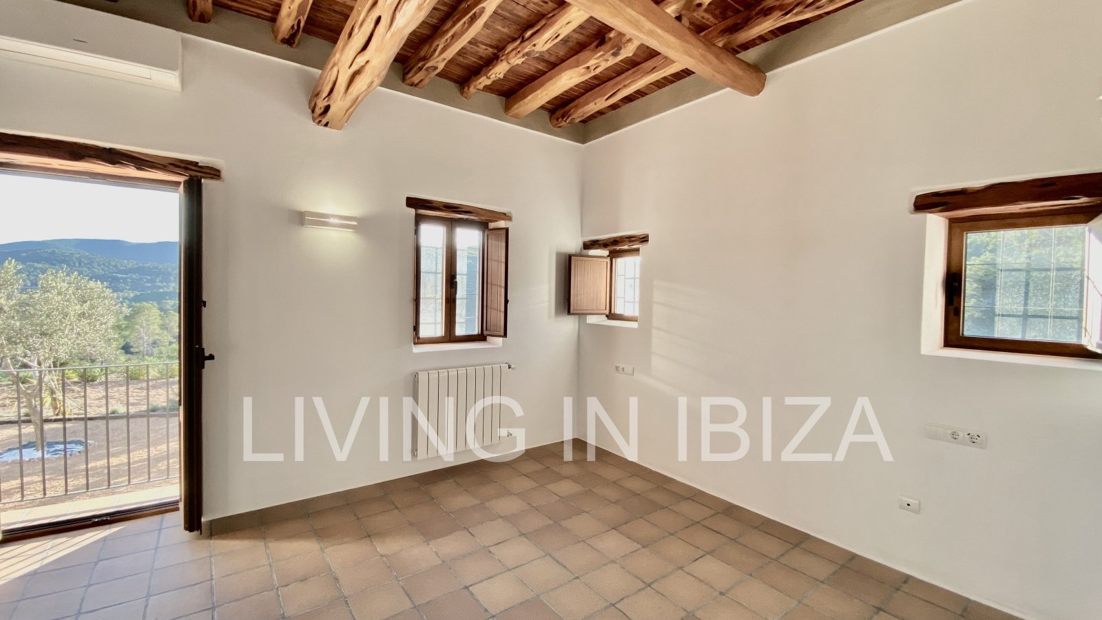 Exclusive, renovated antique ibizencan finca with saline swimming pool, central heating, isolated location, San Juan, Ibiza for long term rental