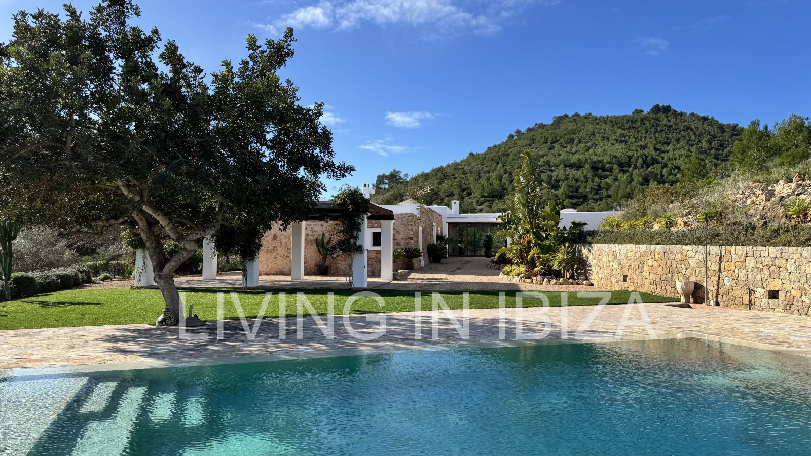 Exclusive, renovated antique ibizencan finca with saline swimming pool, central heating, isolated location, San Juan, Ibiza for long term rental
