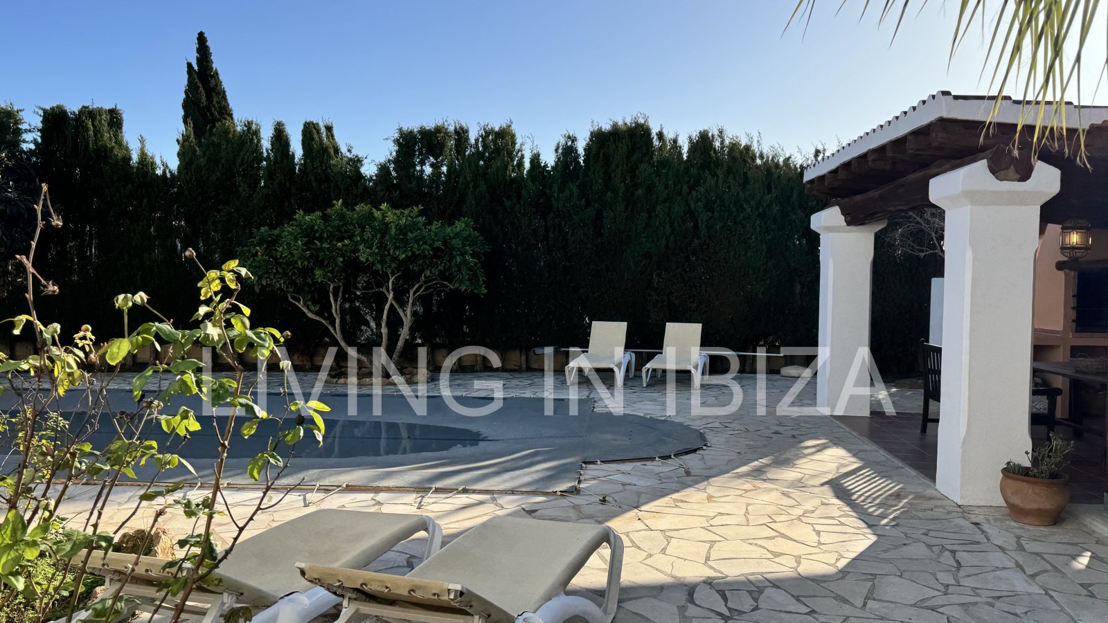 Long-term rental in Santa Eulàlia del Riu, Ibiza. This house offers an ideal setting for year-round living, combining comfort, privacy, and a Medit