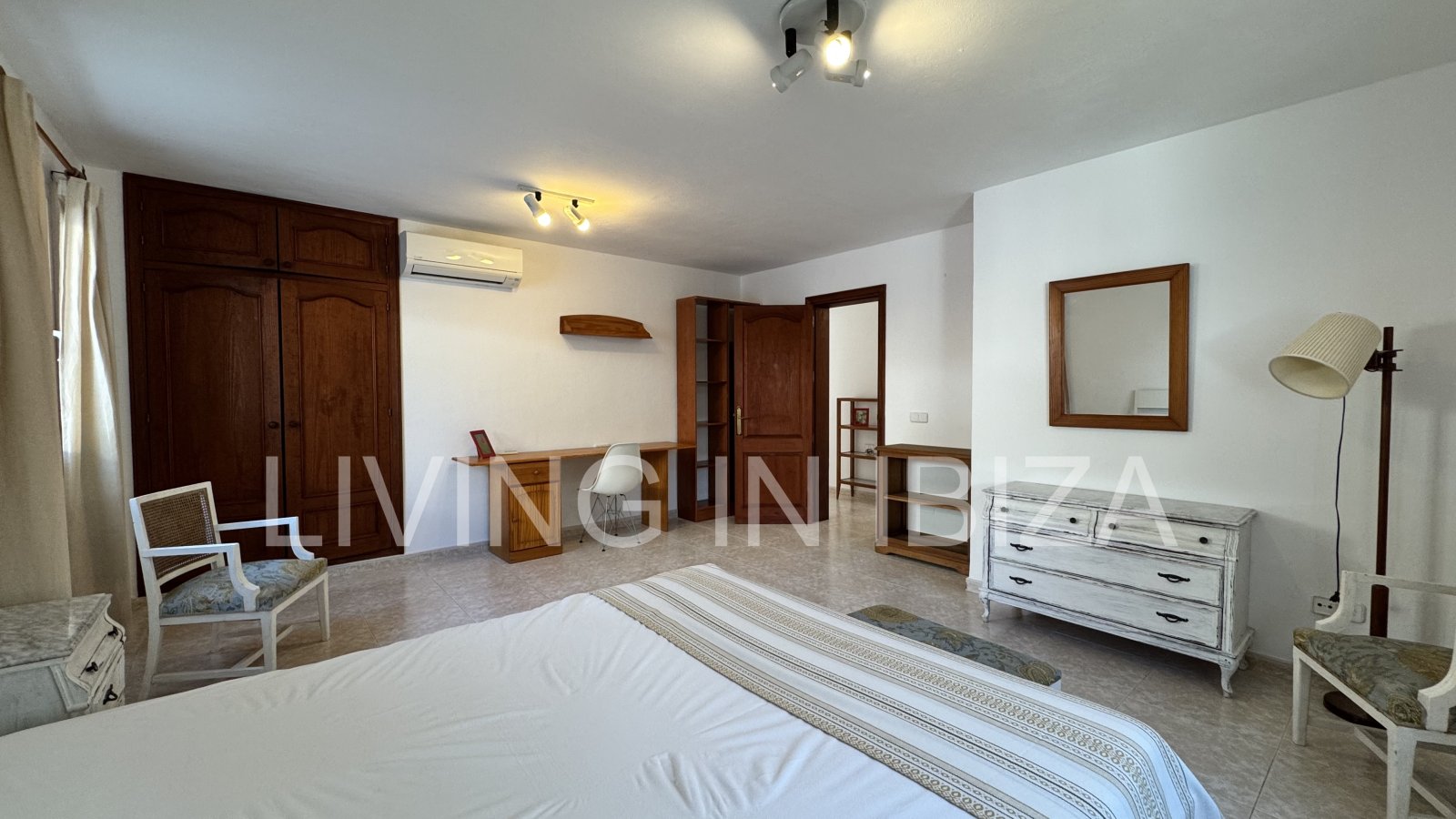 Long-term rental in Santa Eulàlia del Riu, Ibiza. This house offers an ideal setting for year-round living, combining comfort, privacy, and a Medit