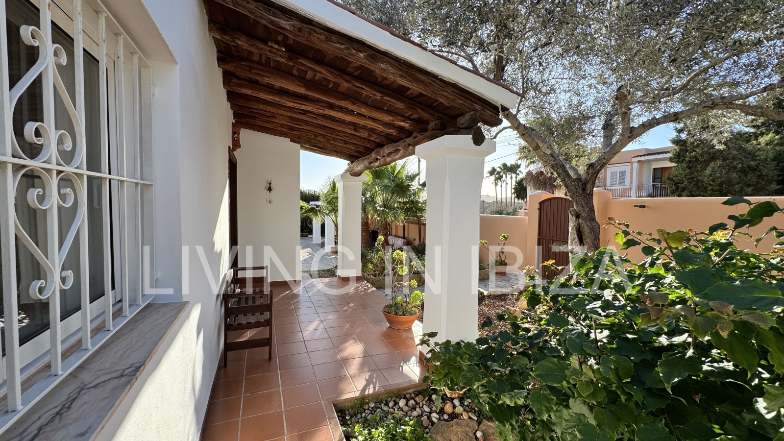 Long-term rental in Santa Eulàlia del Riu, Ibiza. This house offers an ideal setting for year-round living, combining comfort, privacy, and a Medit