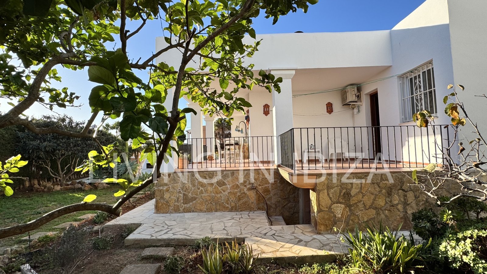 Long-term rental in Santa Eulàlia del Riu, Ibiza. This house offers an ideal setting for year-round living, combining comfort, privacy, and a Medit