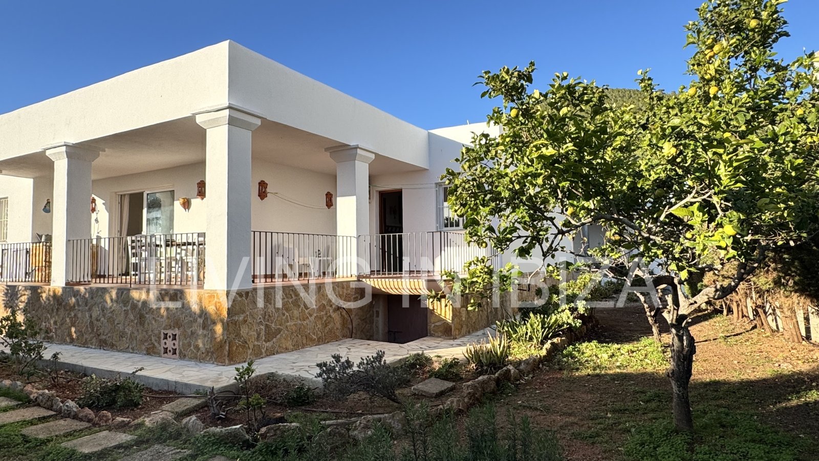 Long-term rental in Santa Eulàlia del Riu, Ibiza. This house offers an ideal setting for year-round living, combining comfort, privacy, and a Medit