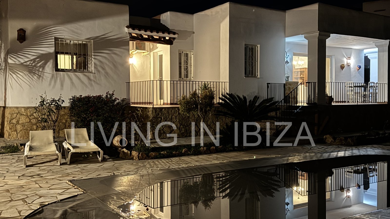 Long-term rental in Santa Eulàlia del Riu, Ibiza. This house offers an ideal setting for year-round living, combining comfort, privacy, and a Medit